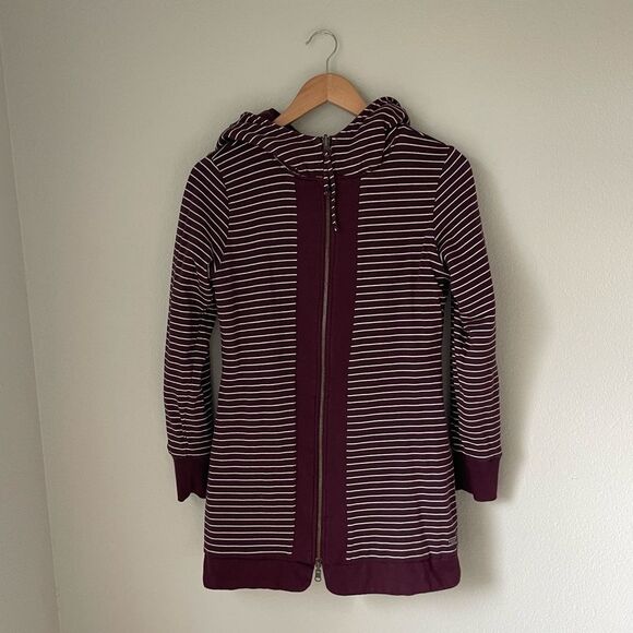 Carve Designs Reversible Longline Full Zip Hooded Sweatshirt in Maroon/White - Picture 4 of 12